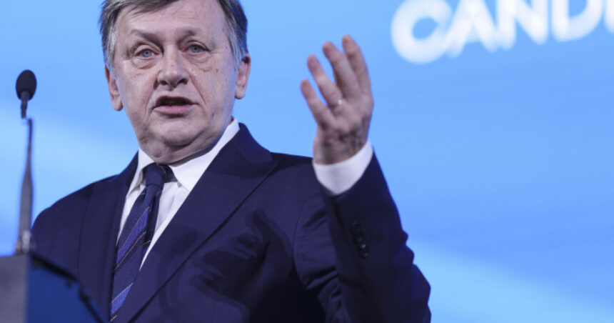Crin Antonescu: Retragerea sprijinului USR pentru Elena Lasconi, o trădare mizerabilă ca niciodată! 1 crin antonescu despre retragerea sprijinului pentru elena lasconi de catre usr o tradare asa meschina de urata nu am vazut 67f6bbd6c09fb