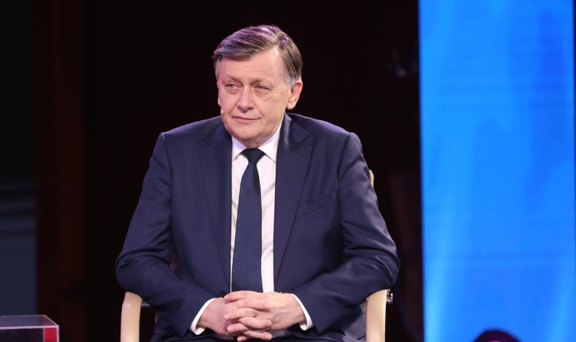 Crin Antonescu: „Ambiția mea este să devin primul președinte care promovează armonia între cetățeni și stat” 1 crin antonescu vreau sa fiu primul presedinte care isi asuma impacarea cetateanului cu statul 680606b6abcdf
