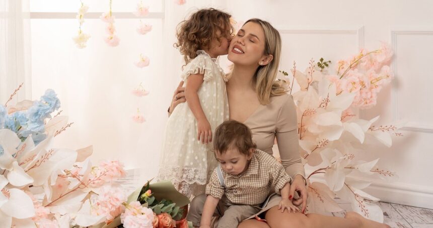 „Revelația surprinzătoare a Emiliei Burghelea: Momentul în care a descoperit că va deveni mamă pentru a treia oară – „Visul era atât de vivid, încât m-a făcut să cred că trăiesc o realitate”” 1 cum a aflat emily burghelea ca este insarcinata pentru a treia oara visul a fost atat de clar incat a parut ca este real 67ecf2b8c10de