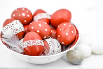 cum se vopsesc ouale de paste cu ingrediente naturale din bucatarie simplu usor si spectaculos 6800d98d70c55