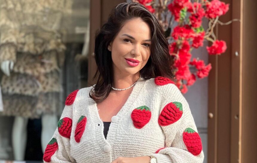 Deea Maxer își deschide sufletul înainte de aventura „Tempting Fortune România”: „Am întâmpinat multe temeri, dar acest proiect îmi va revela adevărata identitate în fața publicului.” 1 deea maxer dezvaluiri inainte de plecarea la tempting fortune romania am avut multe frici prin acest proiect cred ca ma voi dezvalui in fata oamenilor 680ba2241e801