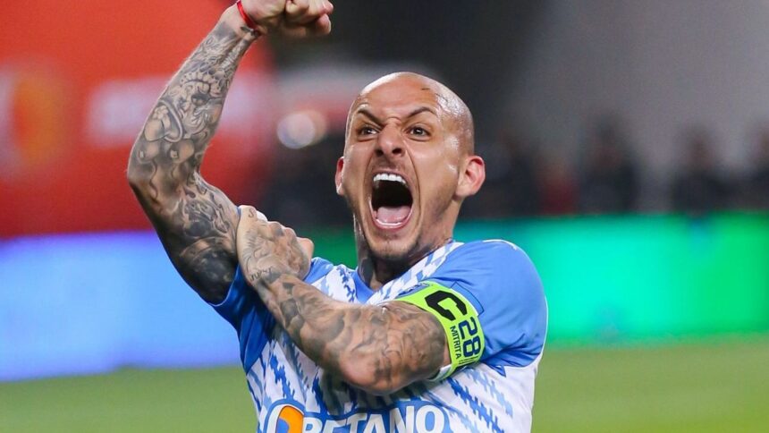 Dinamo vs. Universitatea Craiova, Războiul de la 21:00 | Oltenii își caută drumul spre titlul suprem! 1 dinamo universitatea craiova live text de la 2100 oltenii alearga dupa trenul care duce catre titlul de campioana 6806187e10481