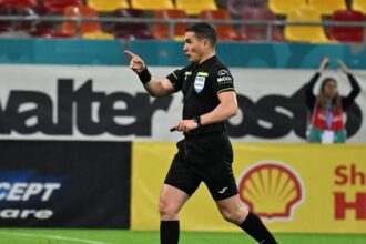 discutia dintre stefan tarnovanu si istvan kovacs din finalul meciului fcsb cfr 3 2 sus ca vede la var 6806494b54048