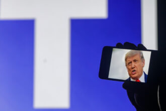 donald trump critica reportajele cbs referitoare la ucraina si groenlanda si cere pedepsirea postului tv care s a luat de el 67fde31e975b0