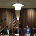 Donald Trump intenționează să semneze 90 de pacte comerciale în doar 90 de zile, dar specialiștii trag un semnal de alarmă cu privire la posibilele pericole 3 donald trump vrea sa incheie 90 de acorduri comerciale in 90 de zile insa expertii avertizeaza asupra riscurilor 67fac9a6dcd6a