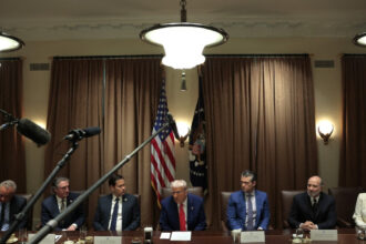 donald trump vrea sa incheie 90 de acorduri comerciale in 90 de zile insa expertii avertizeaza asupra riscurilor 67fac9a6dcd6a