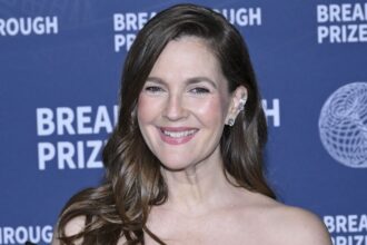 drew barrymore dezvaluie secretul imbatranirii frumoase dupa ce si a facut prima operatie estetica la 17 ani vad ca am gat de curcan 680de675f250c