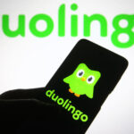 Duolingo îmbrățișează viitorul: inteligența artificială preia rolurile contractorilor! 2 duolingo inlocuieste contractorii cu inteligenta artificiala 681080a759e45