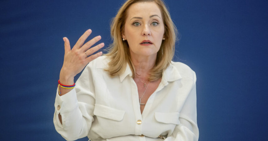 Elena Lasconi: E nevoie de o transformare a USR. Schimbări radicale sunt inevitabile pentru a merge mai departe! 1 elena lasconi ar trebui o reformare a usr trebuie sa cada niste capete nu putem continua in acest fel 6802118e1b0cf