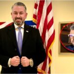 „Dragoș Sprînceană, emisarul lui Marcel Ciolacu în SUA, a inspirat stilul lui Cătălin Botezatu și a avut o carieră la PRO TV” 3 emisarul lui marcel ciolacu in sua dragos sprinceana a fost model pentru catalin botezatu si a lucrat la pro tv 67f3c397652df