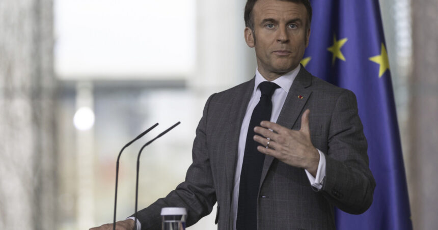 Emmanuel Macron ar putea deveni mediatorul Uniunii Europene în dialogul cu Vladimir Putin (The Telegraph) 1 emmanuel macron ar putea sa isi asume rolul de negociator din partea ue cu vladimir putin the telegraph 67f150bd40257