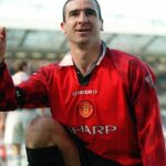 Eric Cantona își pierde răbdarea și atacă fără milă: "Vrea să nimicească totul!" 3 eric cantona n a mai rezistat si incepe sa dea in stanga si in dreapta incearca sa distruga totul 67f80988dfaab