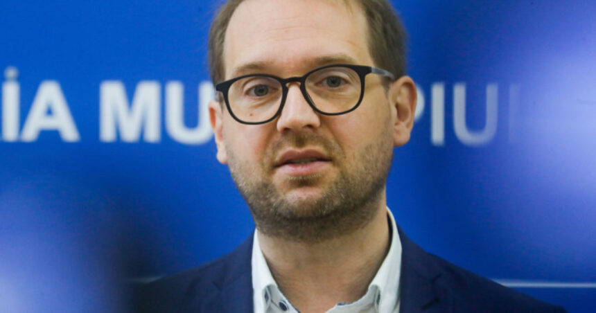 Dominic Fritz dezvăluie motivele din spatele sprijinului USR pentru Nicușor Dan: Iluzia că Lasconi va crește de la 4% la 20% e o naivitate. 1 exclusiv dominic fritz explica de ce a decis usr sa l sustina pe nicusor dan speranta ca lasconi va urca de la 4 la 20 este naiva 67f67aaf04cbf