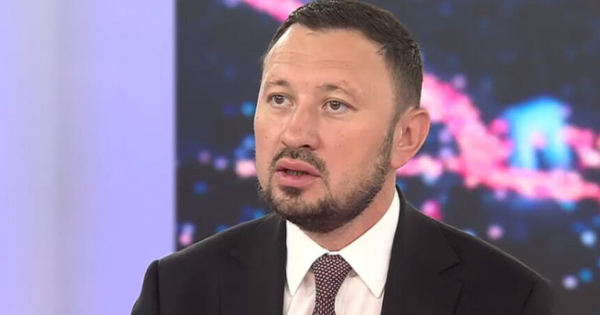Ministrul Mediului dezvăluie detalii despre incidentul cu șeful Salvamont Predeal: „Nu avem motive să-l suspectăm de provocarea ursului” 1 exclusiv ministrul mediului a povestit cum a fost atacat seful salvamont predeal nu l putem suspecta ca a provocat ursul 67ec4bfe26df6
