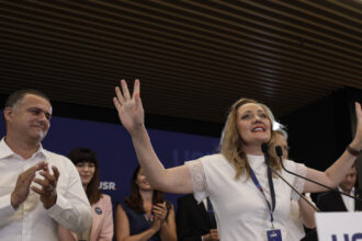 exclusiv viziteu usr spune ca decizia privind candidatura elenei lasconi se va lua peste doua saptamani pana atunci campania va continua 67f67aeba3549