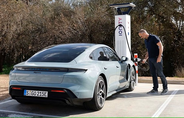 Northvolt dă peste cap planurile Porsche: întârzieri în lansarea modelelor electrice din cauza lipsei de baterii 1 falimentul northvolt a lasat porsche fara baterii lansarile mai multor modele electrice au fost amanate 67f030ca86f0b