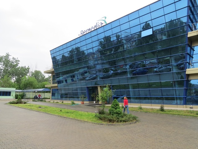 Remedia Farmaceutica împarte aproape două treimi din câștiguri cu acționarii, în timp ce statul încasează impozite pe cifra de afaceri. 1 farmaceutica remedia distribuie aproape 2 treimi din profit sub forma de dividende mai mult a luat statul sub forma impozitului pe cifra de afaceri 680a6f19b2dae