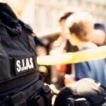 Descoperire șocantă: O soră își găsește ruda fără viață, ascunsă sub un morman de îmbrăcăminte! 2 femeie gasita moarta in apartament de sora ei cadavrul ar fi fost ascuns sub niste haine 67f2b88d30b84