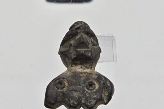 fereastra catre credintele antice amuleta rara din carbune descoperita intr un mormant de copil in necropola tomisului 67f5c2c91f25c