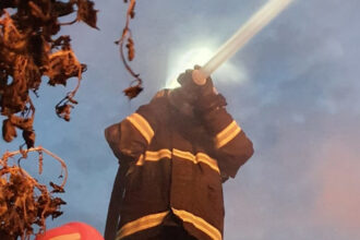 foc la o baraca de pe santierul unui teren de sport din valu lui traian un paznic a dat alarma 680dd43d59e25
