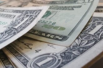 fondurile de hedging renunta la activele riscante inainte de ziua eliberarii anuntata de trump 67ecf2dc402ed