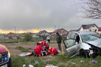 foto accident rutier grav cu persoane incarcerate la lumina a intervenit elicopterul smurd 67f6a45401641