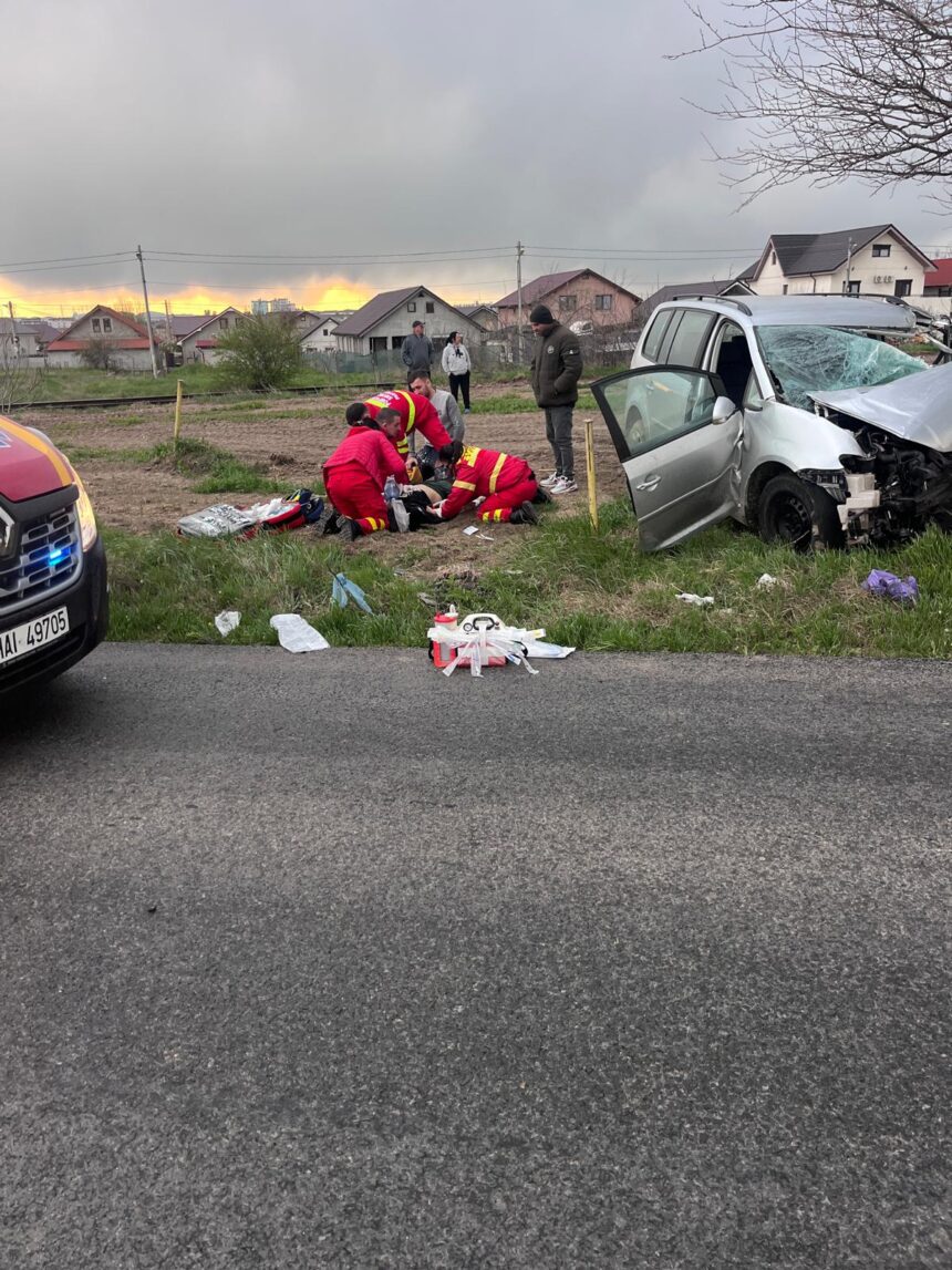 Accident de circulație grav la Lumina: persoane blocate, intervenție de urgență cu elicopterul SMURD 1 foto accident rutier grav cu persoane incarcerate la lumina a intervenit elicopterul smurd 67f6a45401641