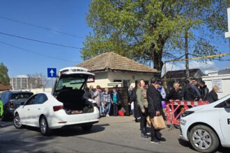 foto aglomeratie mare astazi de pastele blajinilor pe principalele artere rutier din constanta ce duc catre cimitirele orasului 680de19da2bbd