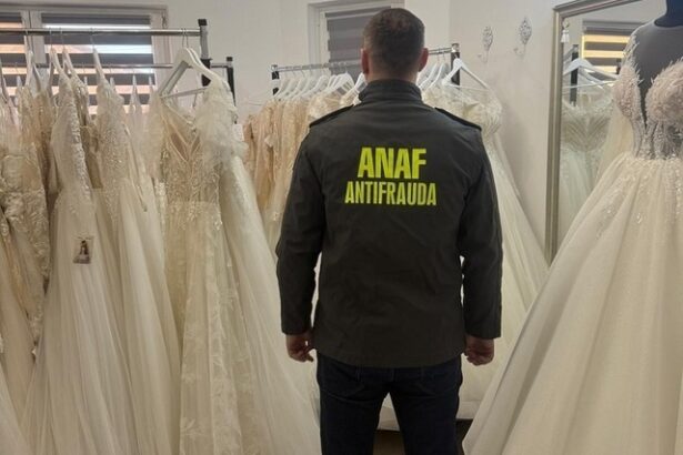 foto anaf deschide sezonul nuntilor dupa ce a confiscat 300 rochii de mireasa acum le vinde 680ab1b1af2e5