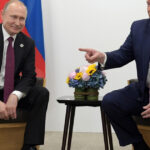 Pictorul rus care a realizat portretul președintelui american împărtășește mesajul din spatele lucrării. Tabloul, un dar din partea lui Putin pentru Trump. 3 foto artistul rus care a facut portretul presedintelui sua dezvaluie ce a vrut sa transmita tabloul un cadou de la putin pentru trump 6807cb66d38f8