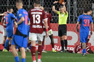 foto ciocnire involuntara ce i ar fi spus radu petrescu lui ovidiu hategan la faza in care rapid a cerut penalty cu fcsb 680f3e505a03f