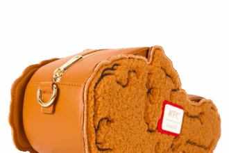foto colectie inedita de accesorii fashion kfc realizata de loungefly 680ba20784ed9