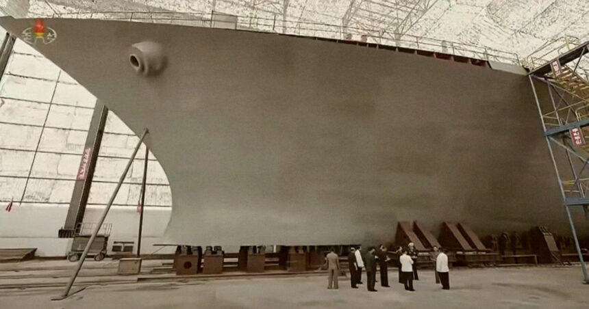 Satelitul dezvăluie: Flota de război nord-coreeană, pregătită să lanseze zeci de rachete. Ce strategiile ascunde Phenianul? 1 foto imagini din satelit arata ca noua clasa de nave de razboi nord coreene poate lansa zeci de rachete care sunt planurile phenianului 67f131179325b