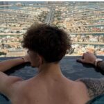 „Un tânăr mai apropiat de modă decât de fotbal! Fiul fostului jucător de la FCSB a părăsit Juventus, dar noua echipă îl ține deoparte” 3 foto mai mult model decat fotbalist fiul fostului atacant de la fcsb a plecat de la juventus dar este tinut pe dreapta de noul cl 68013ff879aef