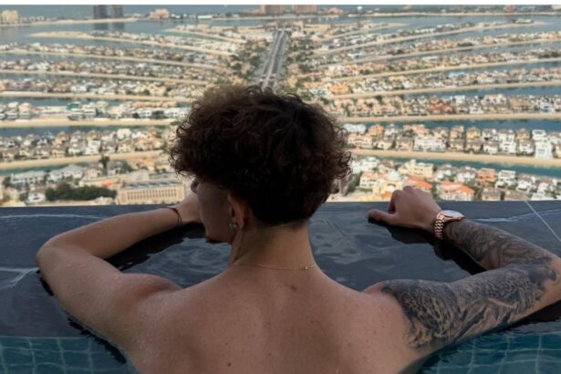 foto mai mult model decat fotbalist fiul fostului atacant de la fcsb a plecat de la juventus dar este tinut pe dreapta de noul cl 68013ff879aef