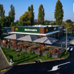 McDonald’s sărbătorește un moment special în România: surprize delicioase pentru clienți în anul aniversar! 3 foto mcdonalds marcheaza in romania un moment cheie surprize pentru clienti in an aniversar 67fcfc4377d24
