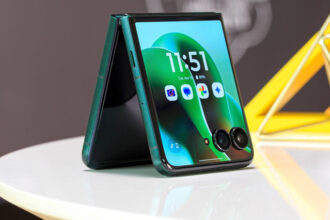 foto motorola a prezentat o noua serie de smartphone uri razr 680c909729ab0