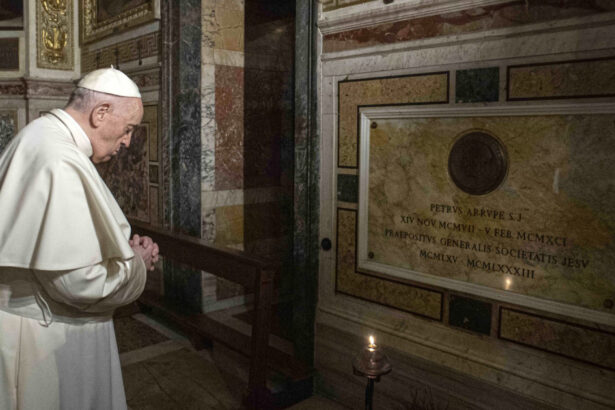 foto piatra poporului pentru mormantul papei francisc marmura adusa din tara bunicilor sai 680c97b93a4be