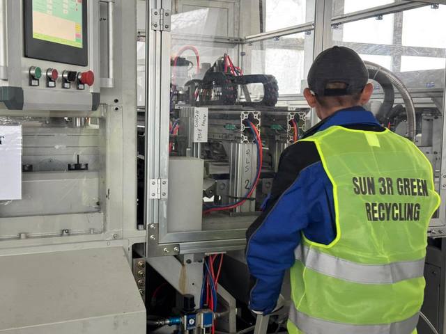 Inovație Verde în România: Prima Fabrică de Reciclare a Panourilor Fotovoltaice 1 foto premiera in romania fabrica de reciclare a panourilor fotovoltaice 67efd28a33241