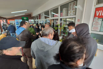 foto se scumpeste tutunul la bulgari romanii stau la cozi interminabile si cumpara baxuri intregi de tigari 67ed14b3ebfd7