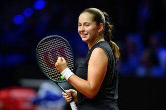 foto si video dupa ce a nasit o din nou pe swiatek ostapenko a dezmembrat o pe sabalenka in finala de la stuttgart 680646564d272