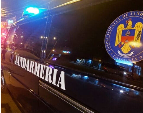 Tineri constănțeni, surprinși de jandarmi cu droguri: Descoperă cum s-au făcut de râs! 1 foto tineri din constanta prinsi de jandarmi cu substante interzise vezi aici cum s au dat de gol 680f265bbacaf