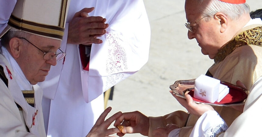 Tradiția desființării inelului papal la moartea suveranului pontif: soarta sigiliului papei Francisc în lumina noului eveniment 1 foto traditia distrugerii inelului papal dupa moartea suveranului pontif ce se va intampla cu sigiliul papei francisc 6807c353cdae7