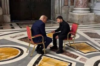 foto trump si zelenski fata n fata la vatican pentru prima data de la dialogul aprins din biroul oval din februarie 680cda8dd83e4