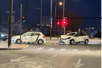 foto video accident rutier in zona far doua autoturisme s au ciocnit 680a811d2b59e
