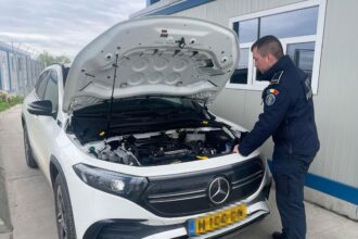 foto video bolid de lux de 30 000 de euro cautat in olanda pentru confiscare descoperit de garda de coasta 67ee3a5e7adc0