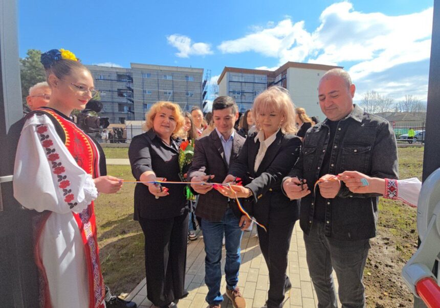 Inaugurarea Liceului Teoretic Mihail Kogălniceanu: Transformare reușită și un nou început! 1 foto video modernizarea liceului teoretic mihail kogalniceanu finalizata cu succes astazi a avut loc inaugurarea 67f648b2915e3