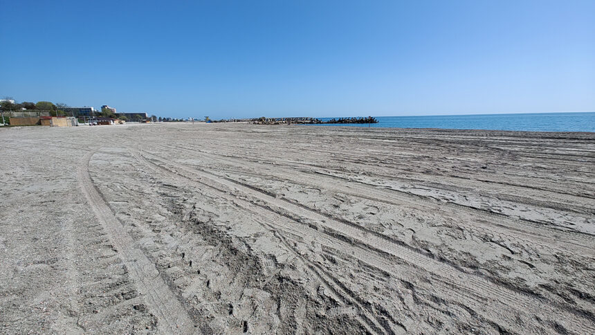 O plajă proaspăt amenajată la Mangalia: De la Saturn până la Spitalul Municipal, o destinație de vis! 1 foto video o noua plaja a fost creata la mangalia aceasta se intinde de la saturn si pana in zona spitalului municipal 68066cedee565