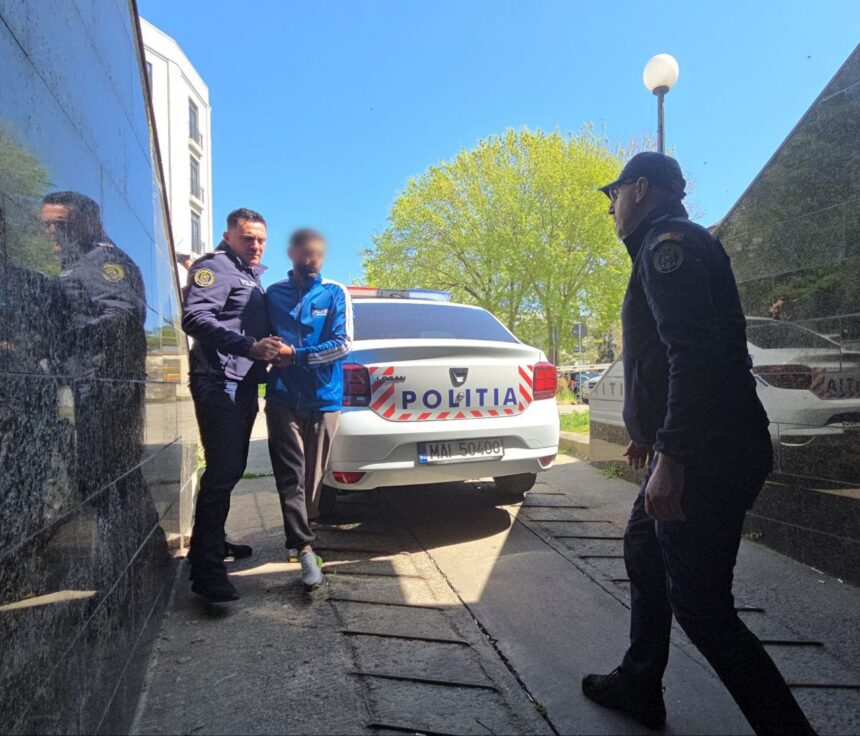 Principalul suspect în cazul crimei șocante de la Cuza Vodă, de Paște, prezentat în fața Tribunalului pentru arestare 1 foto video suspectul principal al odioasei crime de la cuza voda din ziua de paste dus la tribunal pentru arestare 68063237002b3