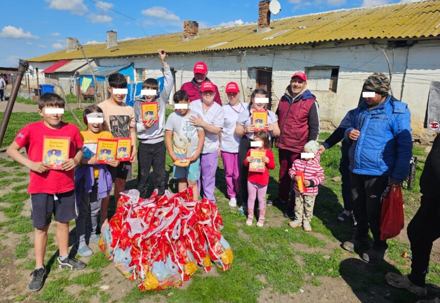Darurile sufletului: Voluntarii Asociației Suflete Deschise au adus bucurie locuitorilor din județul Constanța și din centrele DGASPC 1 foto voluntarii asociatiei suflete deschise au impartit daruri locuitorilor din mai multe localitati din judetul constanta si celor din centrele dgaspc 67f16f744e51e
